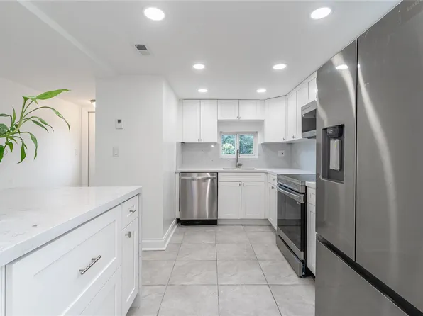 400 S Hollybrook Drive #203, Pembroke Pines, FL 33025