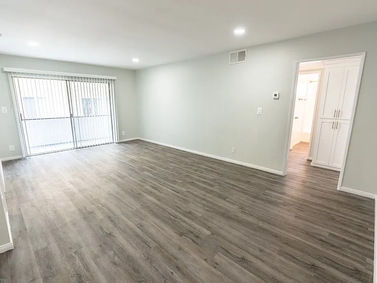 1635 North Martel Avenue — Photo 52