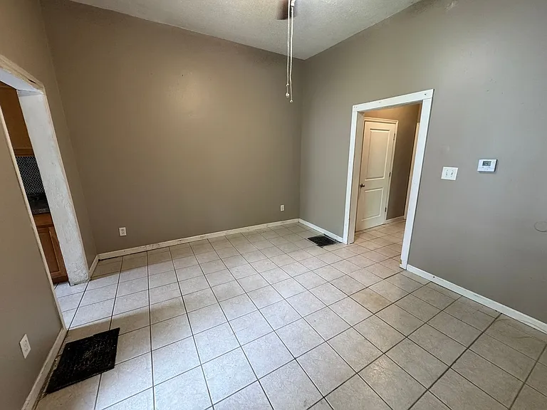1301 Arlington Ave — Photo 2