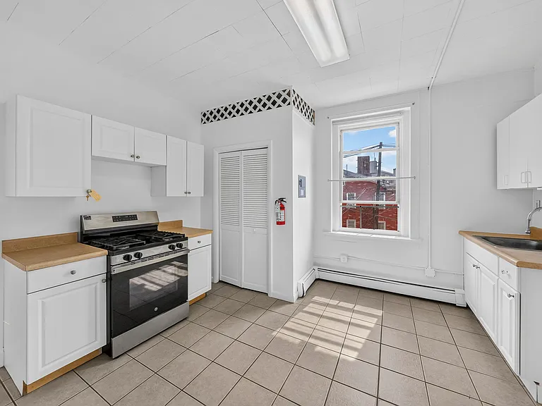 56 W Somerset St #1 — Photo 10