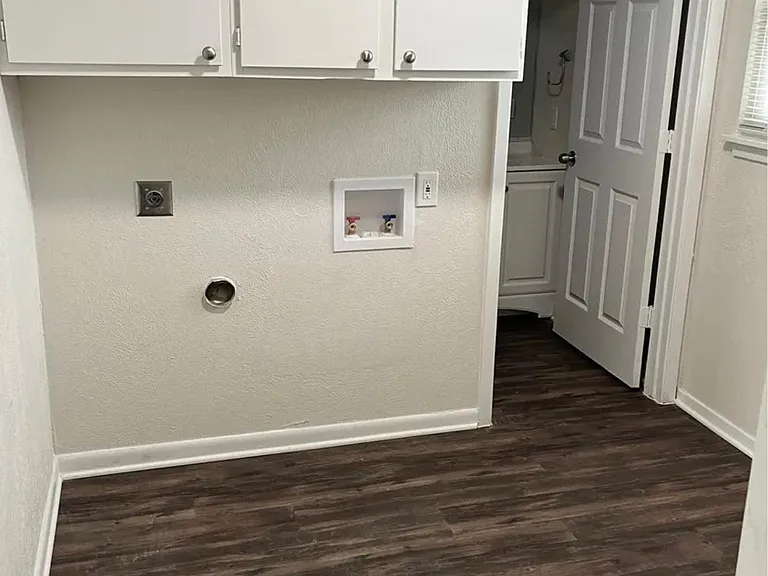 914 SW Dallas St — Photo 12