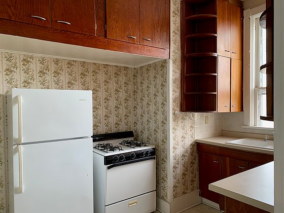 3rd image of 519 Marquette St APT 2