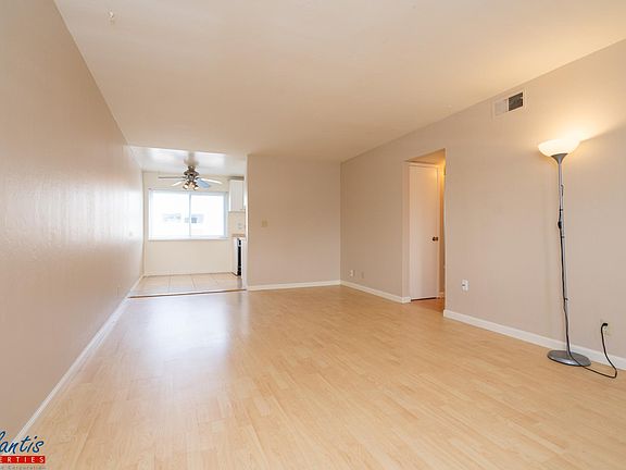 3rd image of 935 Pomeroy Ave #11