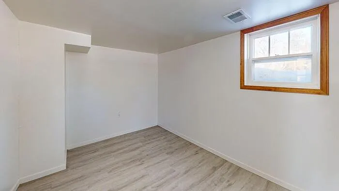 411 W Bowen Ave — Photo 13