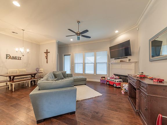 3rd image of 305 Misty Wind Dr