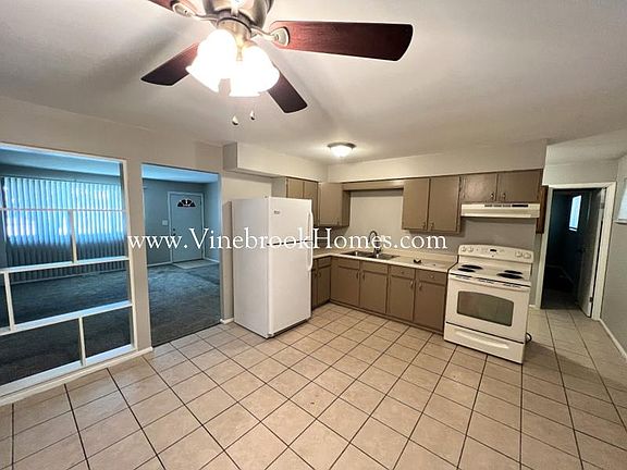 4th image of 1422 Blairwood Ave