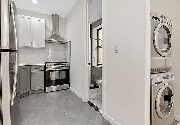 3rd image of 317 W 99th St APT 6d