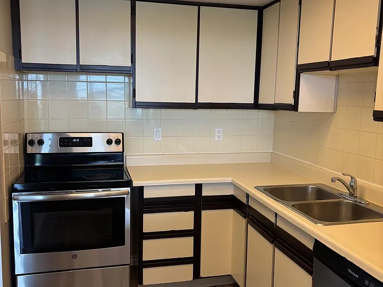 10 Dean Park Rd #1101 — Photo 20