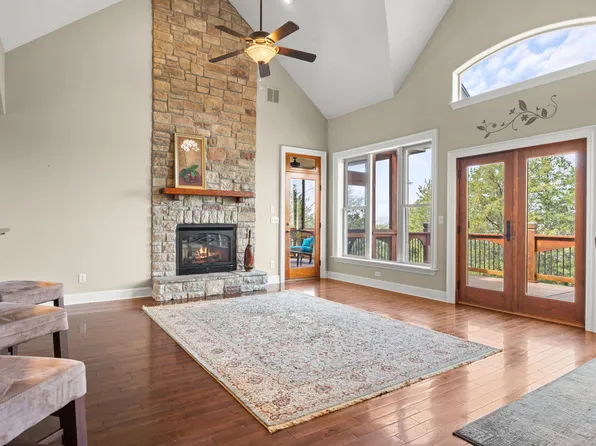 512 Silverwood Place, Branson West, MO 65737