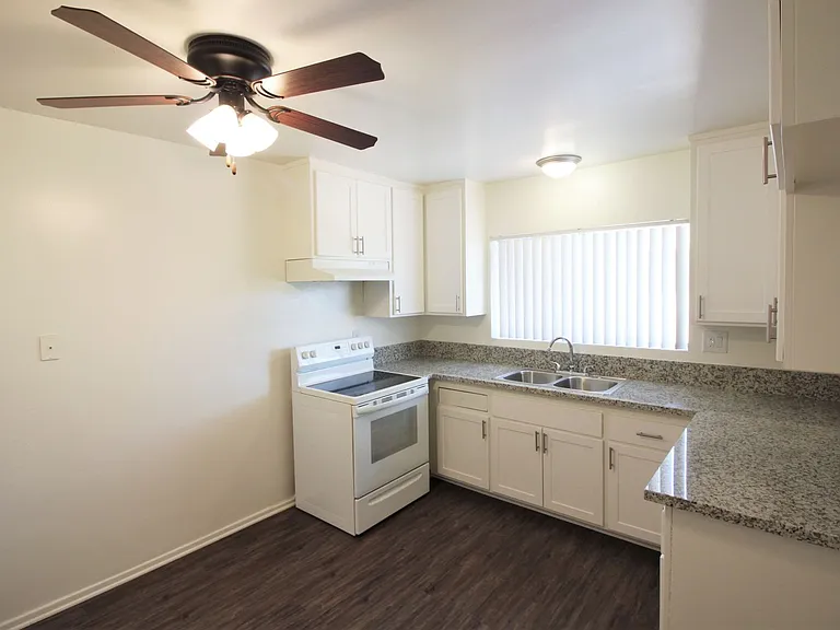 Linden Court Apartments — Photo 106