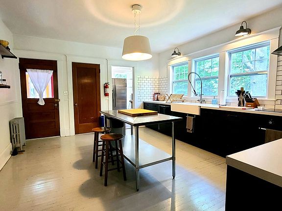 4th image of 92 Pinewood Avenue