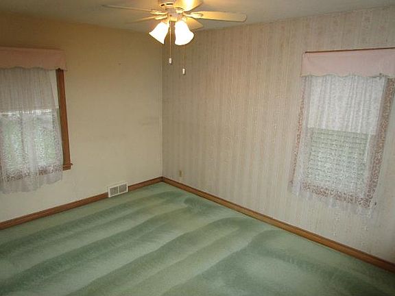 4th image of 852 3rd Ave S