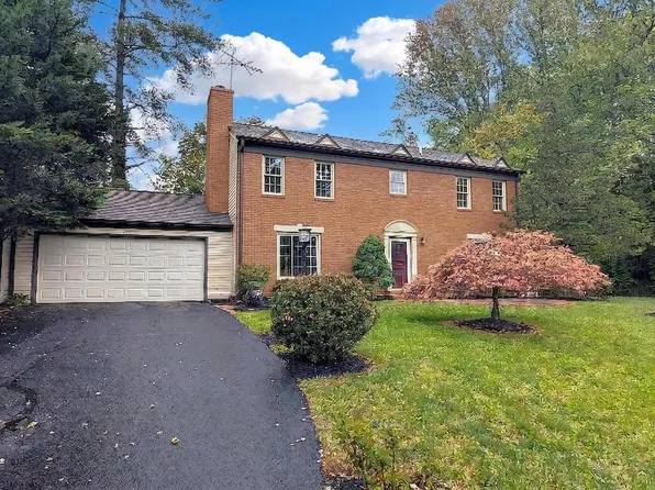 1835 Batten Hollow Rd, Vienna, VA 22182