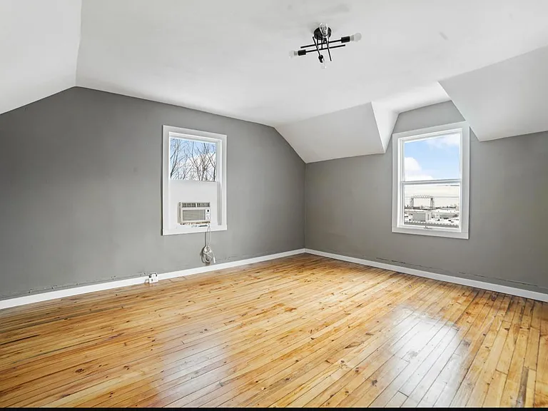 529 W 3rd St — Photo 7