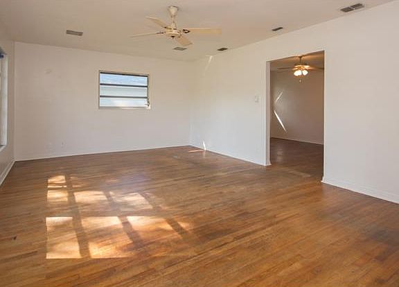 3rd image of 11718 Hoyt Ave