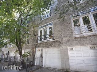 654 N Armour St, Chicago, IL 60642