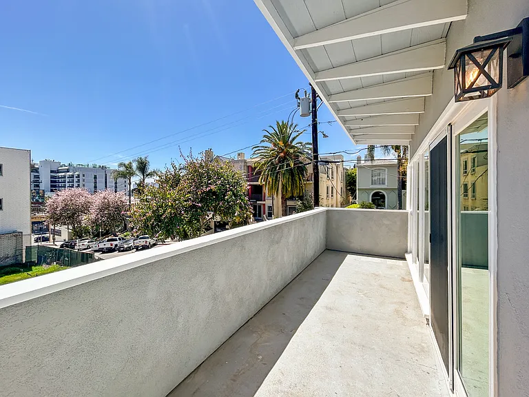 1128 Larrabee St #3 — Photo 3