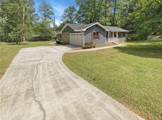 608 Field Cliff Dr, Stone Mountain, GA 30087