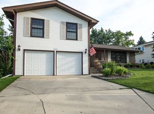 1155 Mayfield Ln, Hoffman Estates, IL 60169