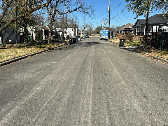 4th image of 2403 Lucas St