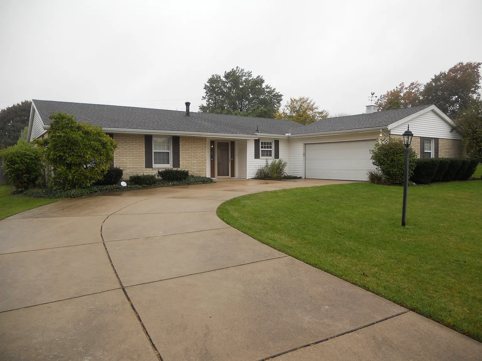 1316 Cambridge Dr photo 1