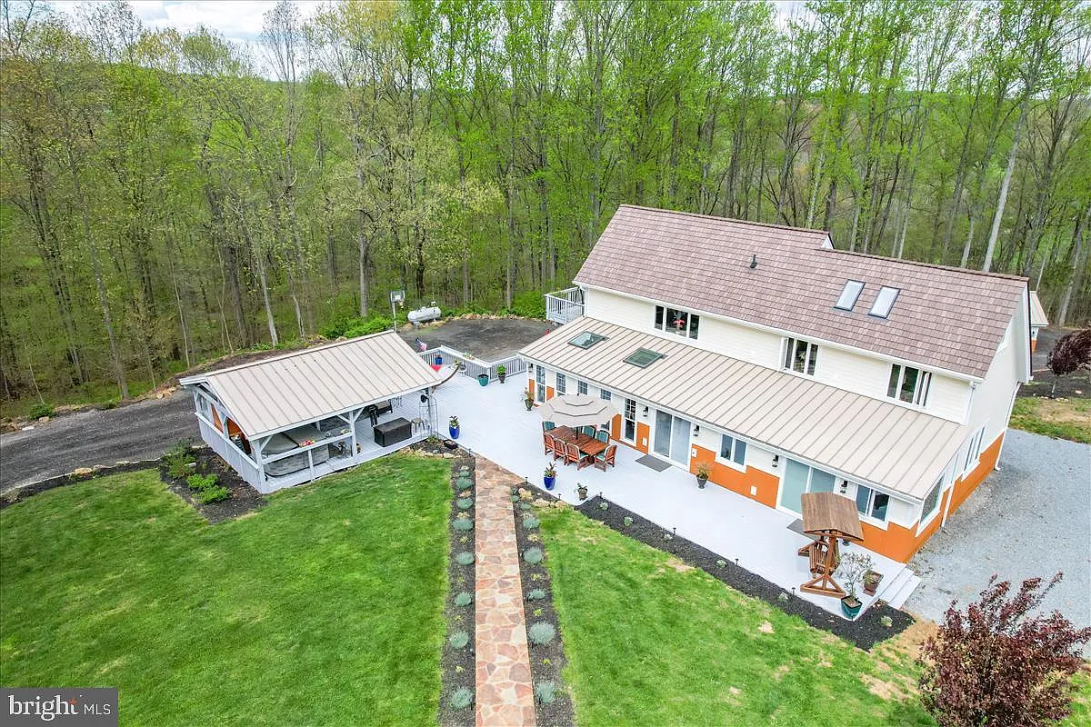 6 bed, 4360 sqft, $16,000 — Photo 3