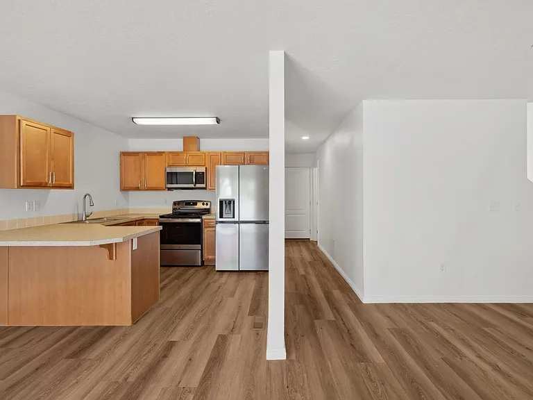 1311 N Gingham Ave — Photo 5