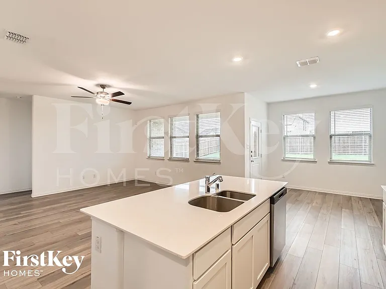 2324 Okeefe Dr — Photo 9