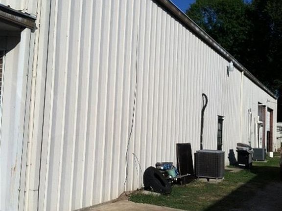 2nd image of 105 N 3rd Ave