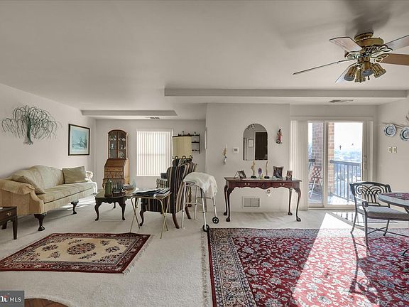 4th image of 1375 Pershing Blvd APT 201