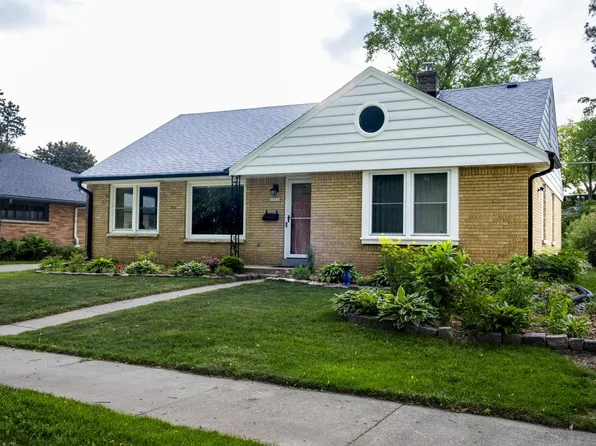 10536 W Grantosa DRIVE, Wauwatosa, WI 53222