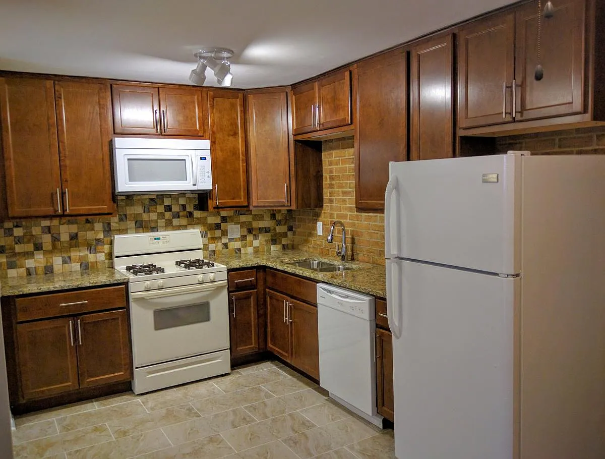 2 bed, 1000 sqft, $1,695 — Photo 1