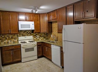2099 Vernon Dr APT 4, Elgin, IL 60123