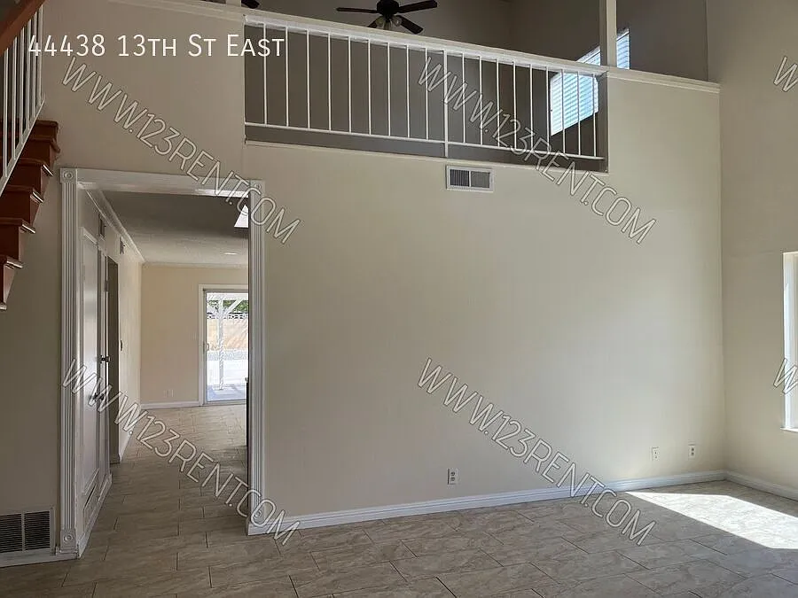 6bd/ 2bth Single Family Home East Lancaster — Photo 2