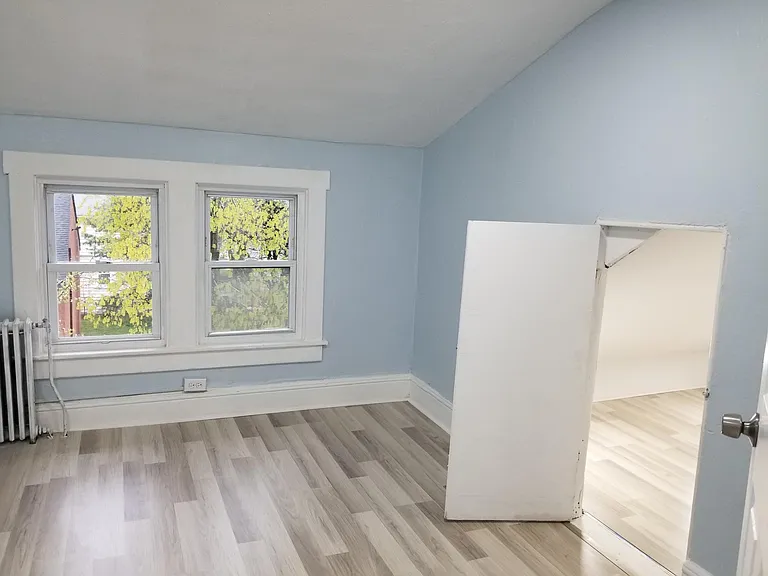 128 William St #3 — Photo 4