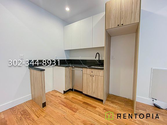 3rd image of 61 Montrose Ave #203
