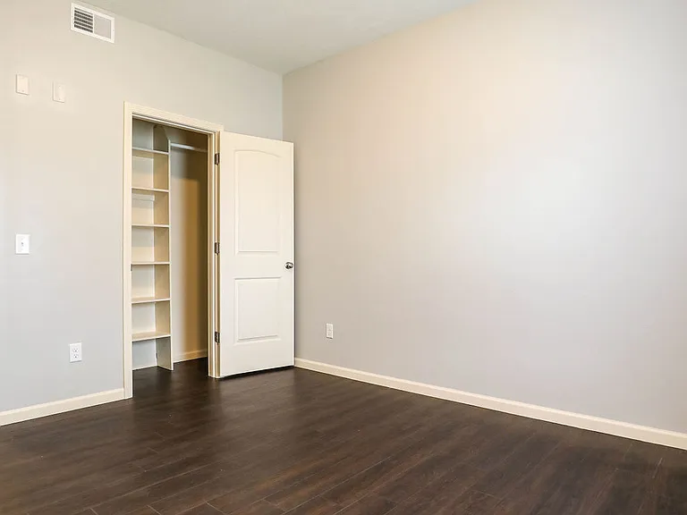 600 E Harrison St — Photo 6