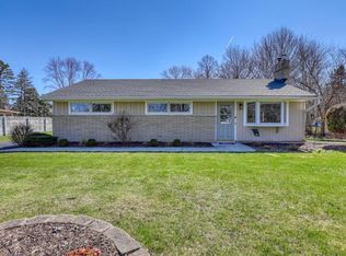 W200N9460 Woodside LANE, Menomonee Falls, WI