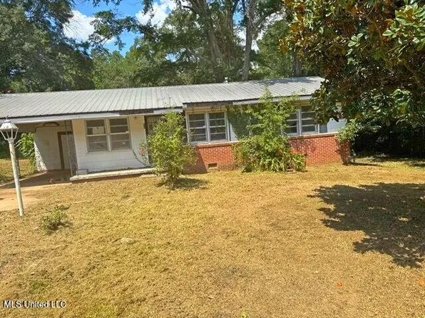 50 Taylor Dr, Morton, MS 39117