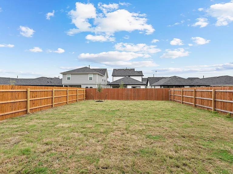 456 Sandringham Loop — Photo 2