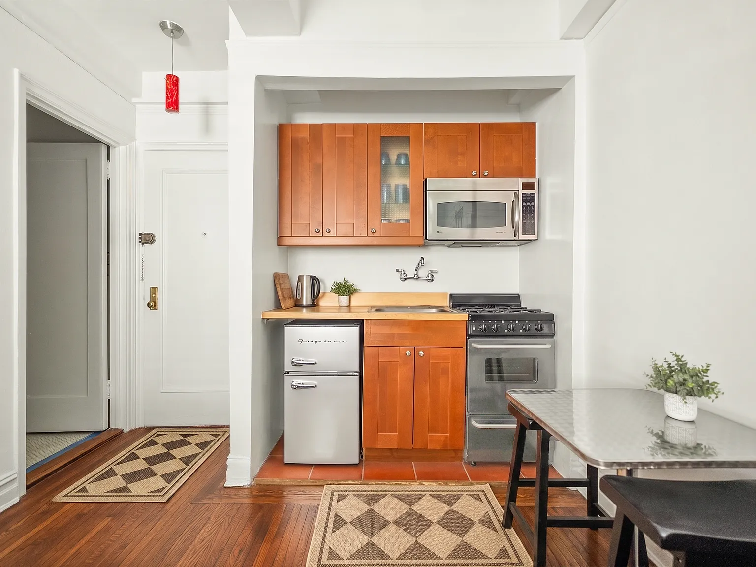 457 West 57th Street — Photo 2