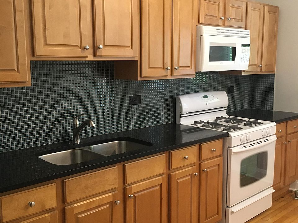 1st image of 410 Thomas Avenue2nd Loop