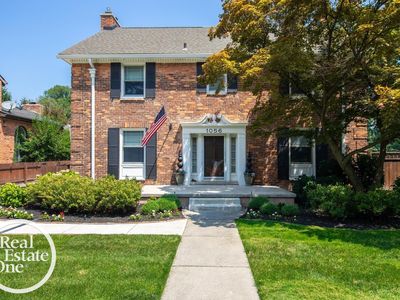 1056 Balfour St, Grosse Pointe Park, MI, 48230