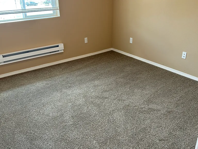 Samuelson Place Apartments — Photo 36
