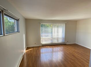 429 E Park Ave APT D, Libertyville, IL 60048