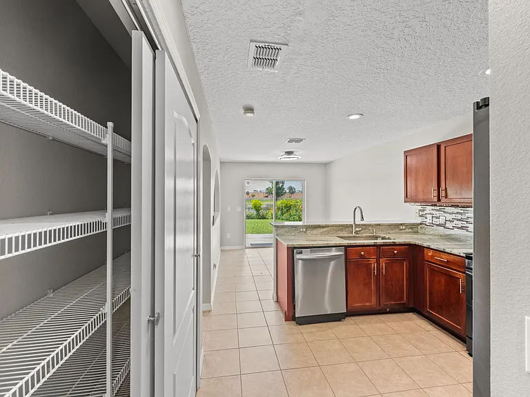 1752 Portcastle Cir — Photo 27