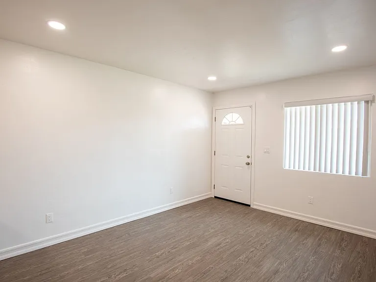 462 Davidson St — Photo 3