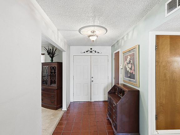 4th image of 99 Logan St