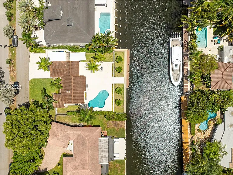 330 Coconut Isle Dr — Photo 35