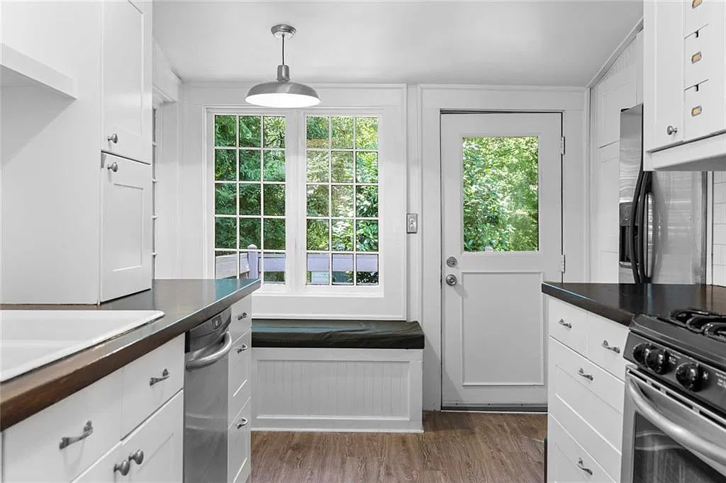 3 bed, 2.0 bath, 1120 sqft, $3,500 — Photo 4